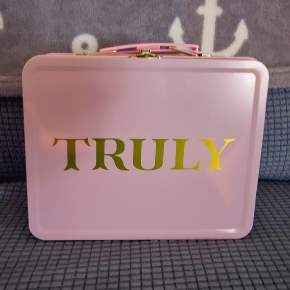 Truly Beauty Metal Box - Picture 3 of 4